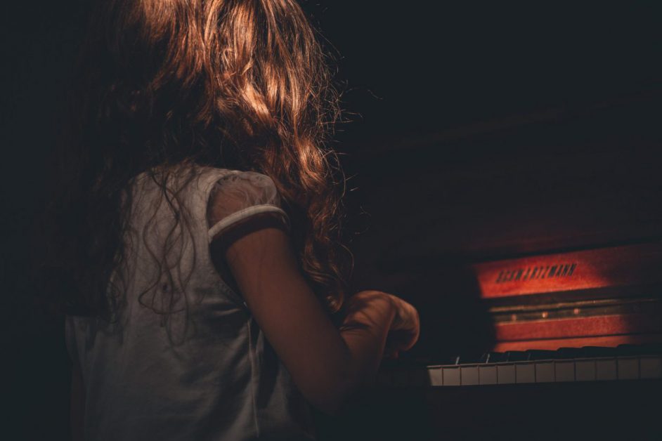 child playing piano keys